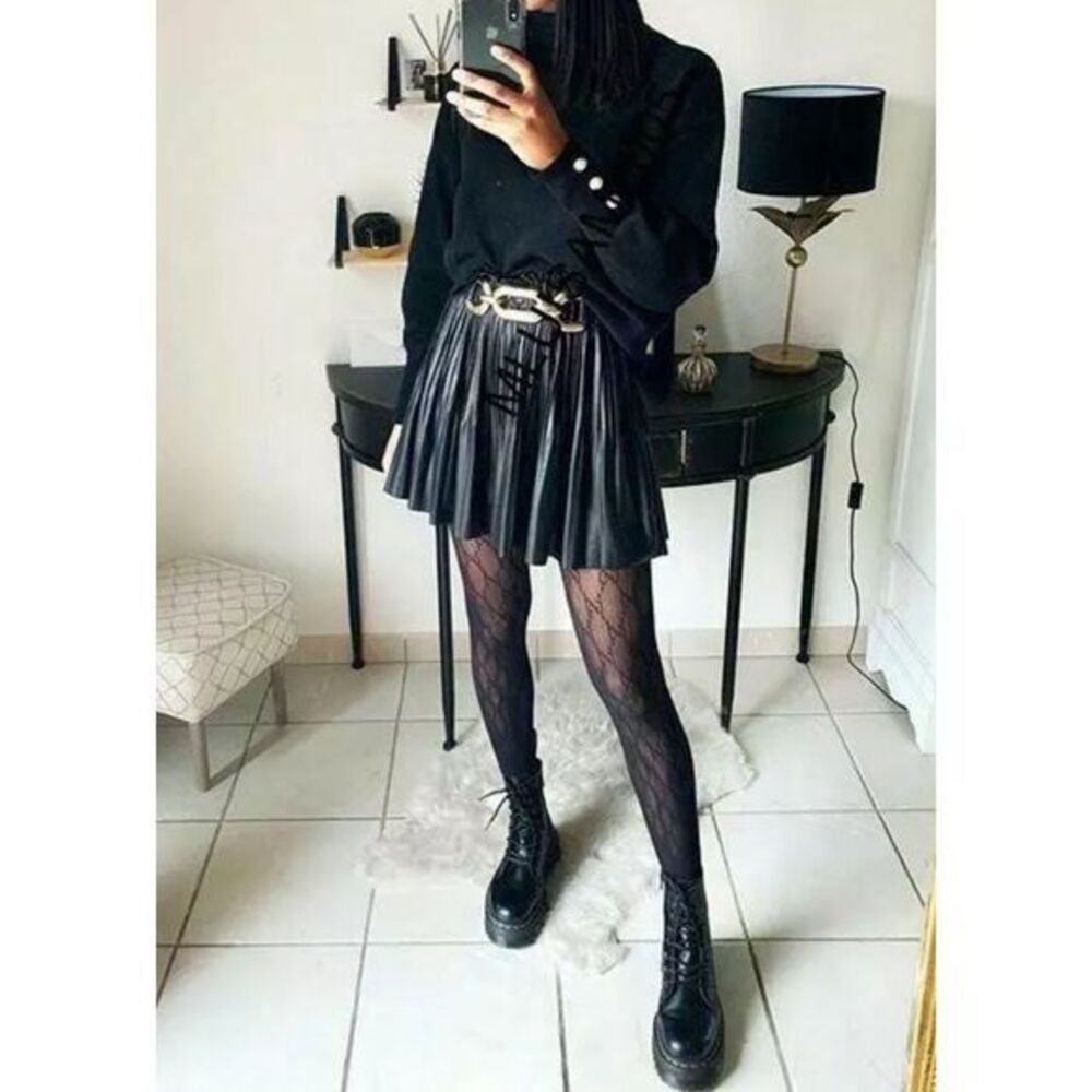 Zara  Women's ‎ Faux  Leather Pleated Mini Skirt Skort Black Goth Y2K XS